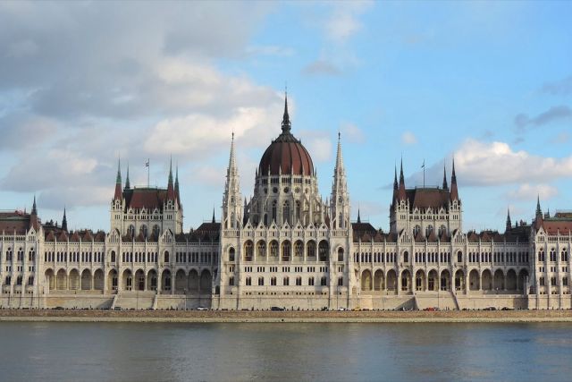 İstanbul – Budapeşte uçak bileti